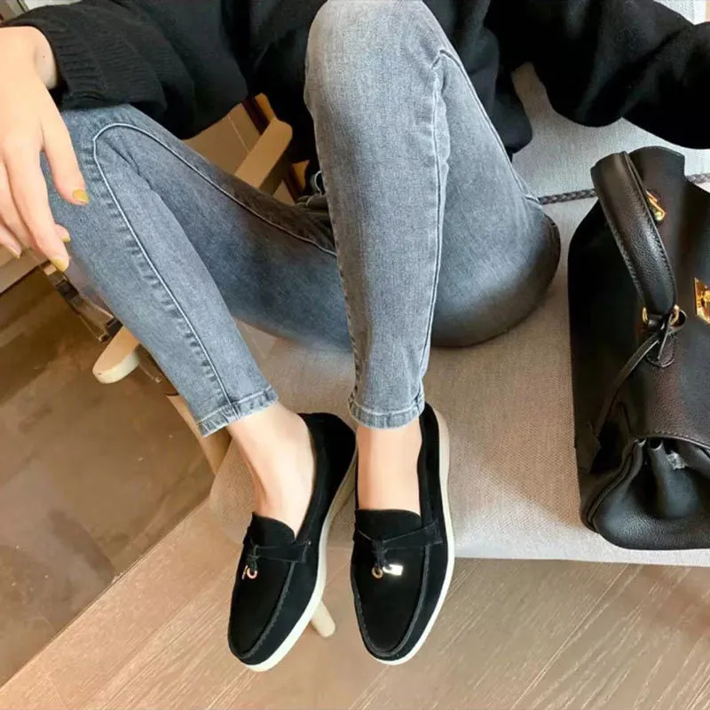 Bequeme Mokassins mit Schlossdetail - Isabella