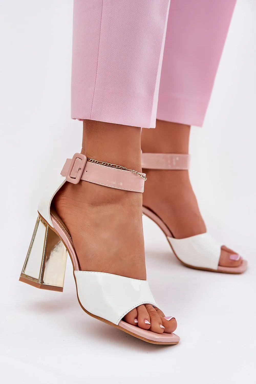 Heel sandals Step in style