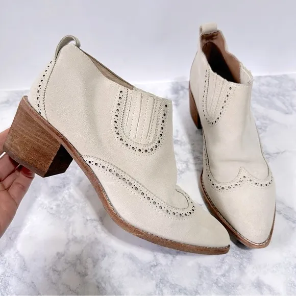 Madewell The Grayson Brogue dried flax beige western Chelsea ankle Boot suede