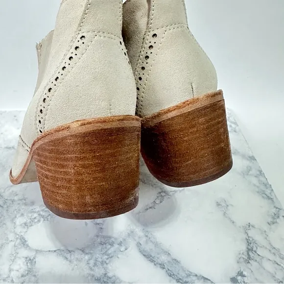 Madewell The Grayson Brogue dried flax beige western Chelsea ankle Boot suede