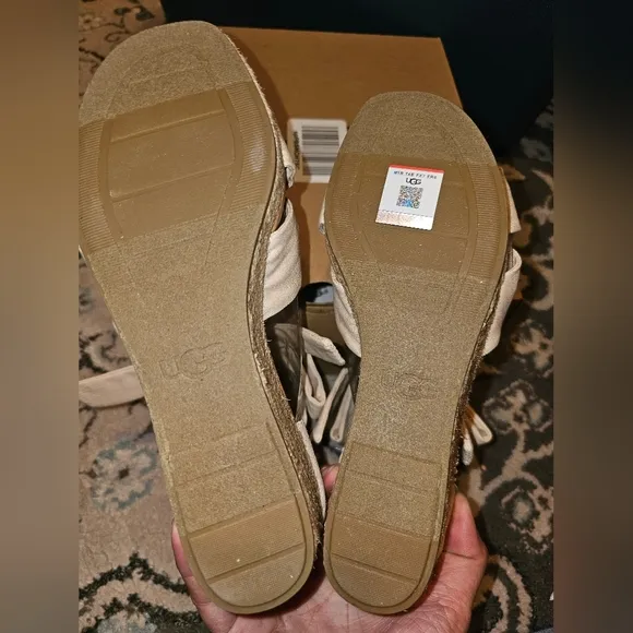 NWB UGG Yarrow Espadrille Wedge Sandals. 1117353 8.5