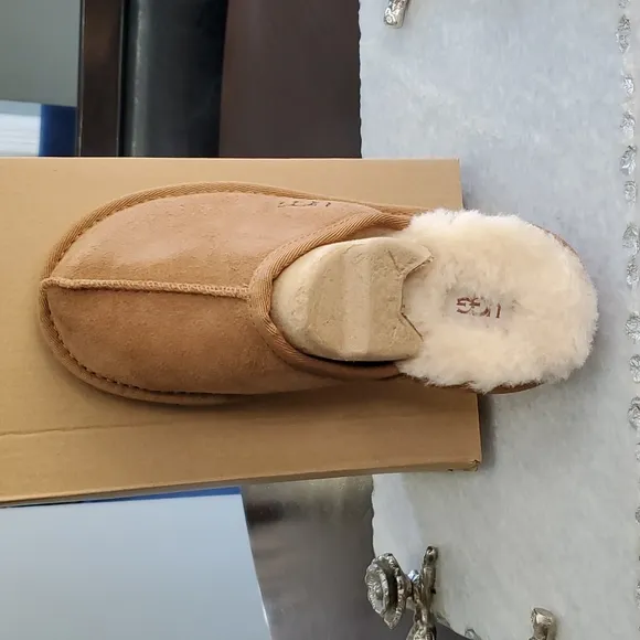 NWT UGG K KEEGAN SLIPPERS