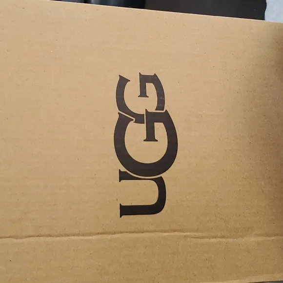 NWT UGG K KEEGAN SLIPPERS