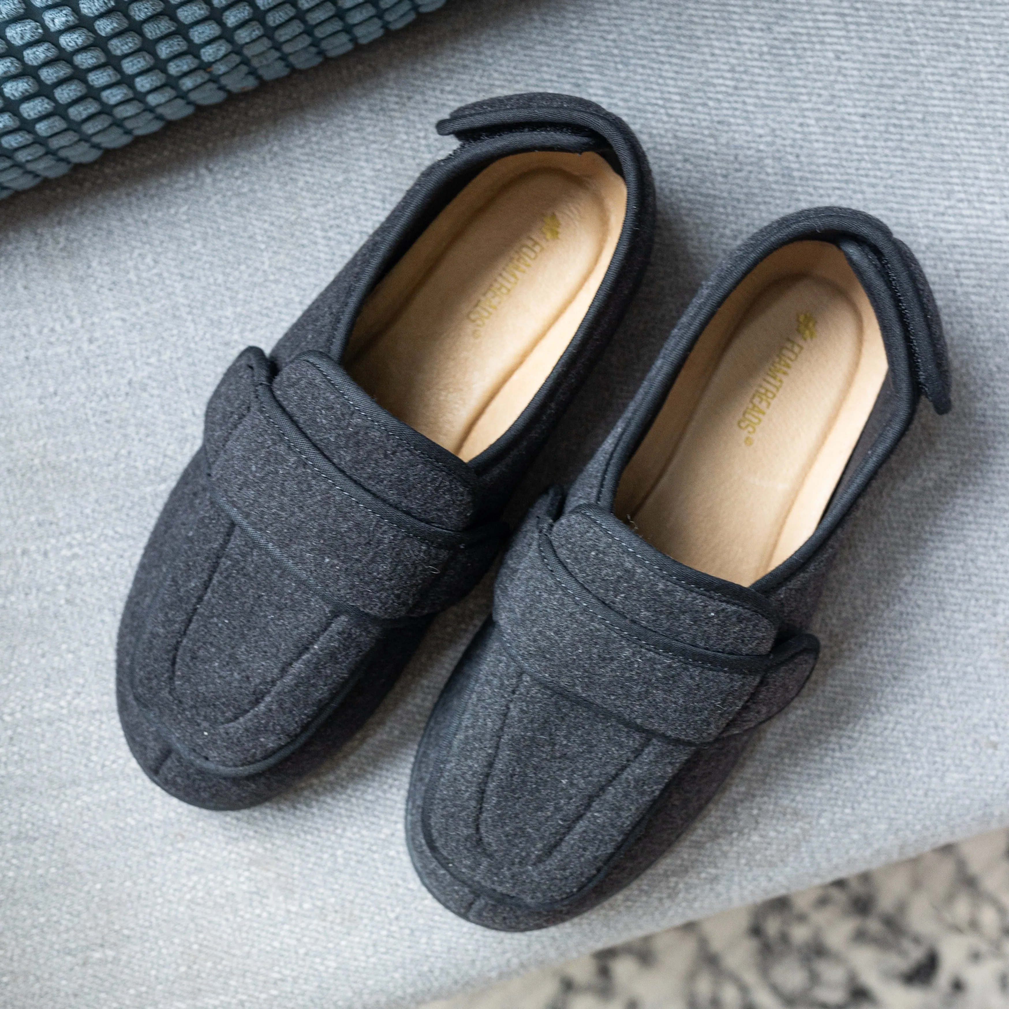 Physician M2 Black Wool Men's Slipper