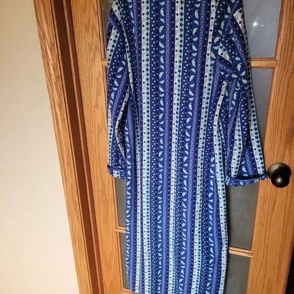 Robe Womens Blue print LIZ CLAIBORNE Zipperfront Fleece pj Small ladies pockets