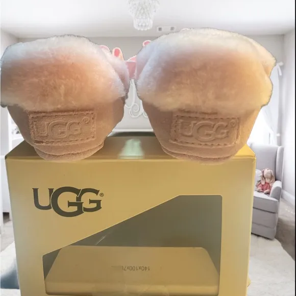 UGG Baby Pink Blinkee Slippers Sz 1/2