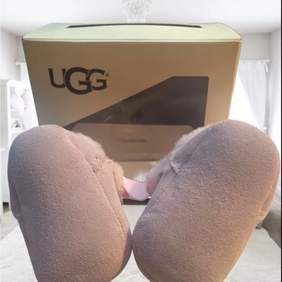 UGG Baby Pink Blinkee Slippers Sz 1/2