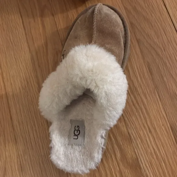 Ugg Little Kids Cozy I slippers size Little Kid 1 in Chestnut