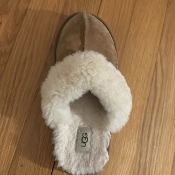 Ugg Little Kids Cozy I slippers size Little Kid 1 in Chestnut