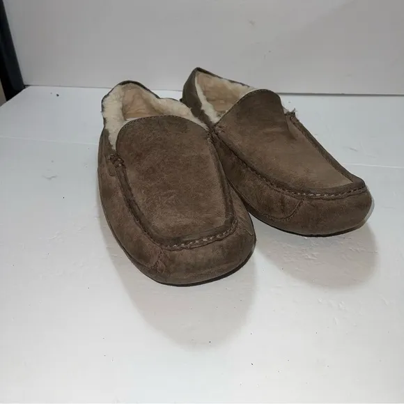 UGG Man Slippers Size 10