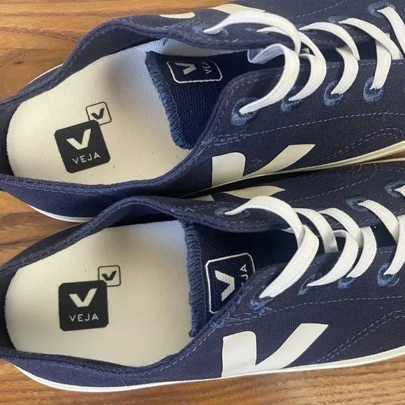 Veja Flip Elastic Laces Canvas In Marine Pierre