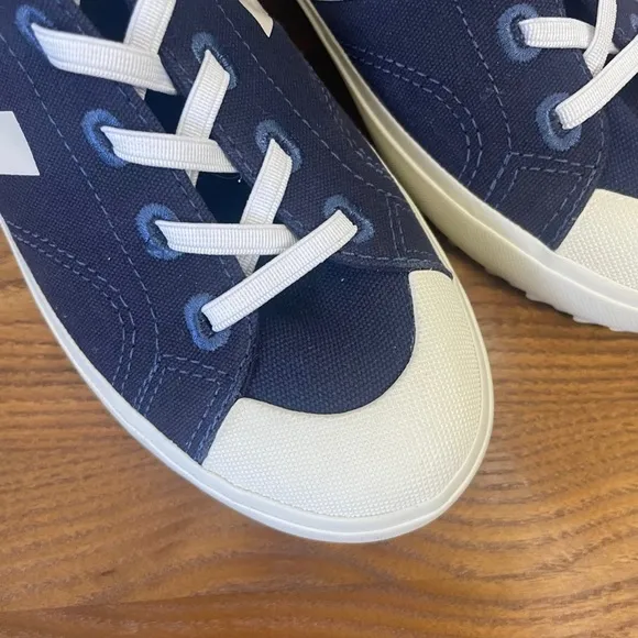 Veja Flip Elastic Laces Canvas In Marine Pierre